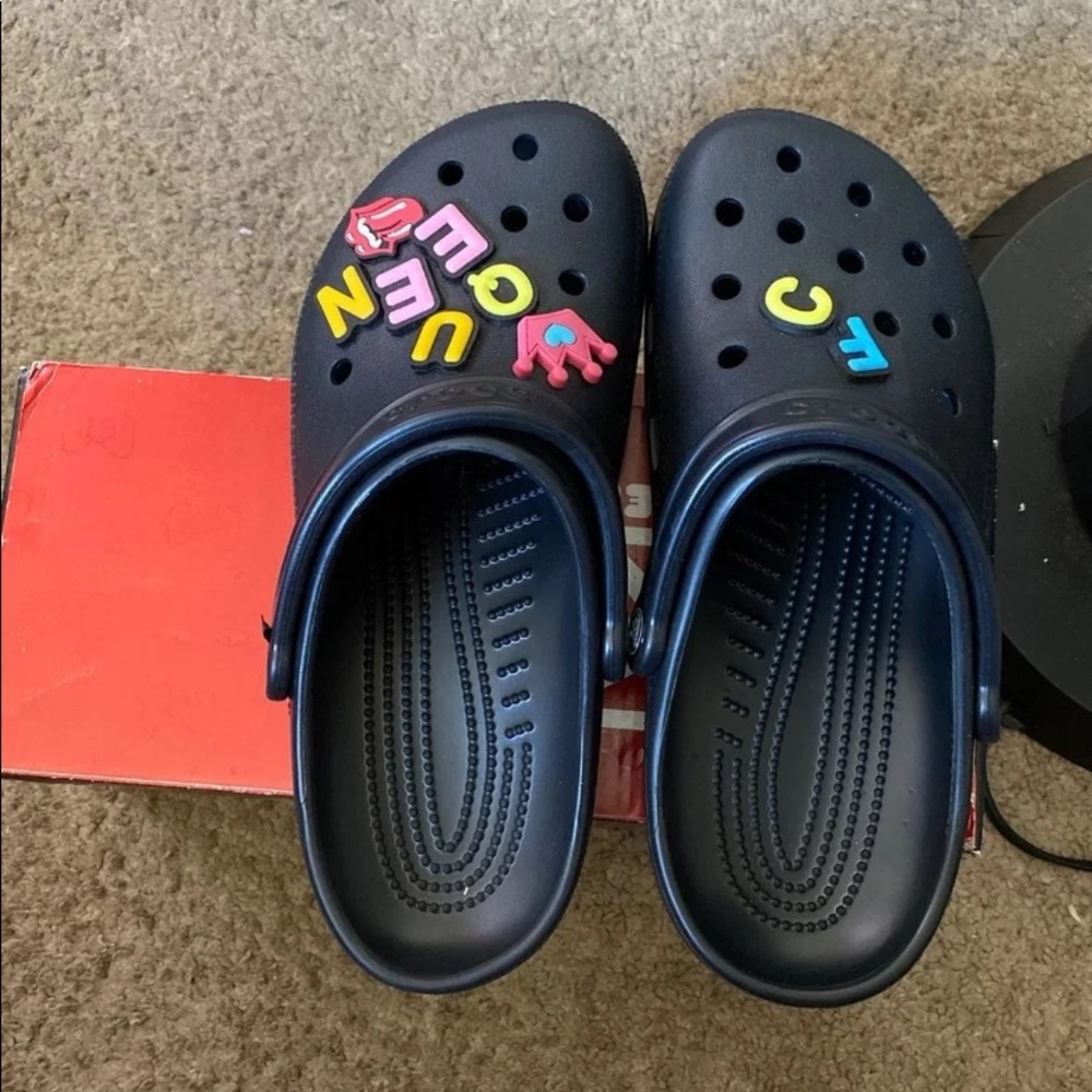 Black crocs